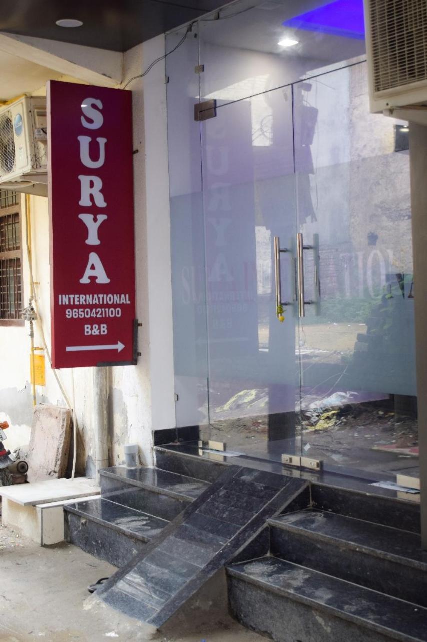 לינה וארוחת בוקר ניו דלהי Surya International מראה חיצוני תמונה