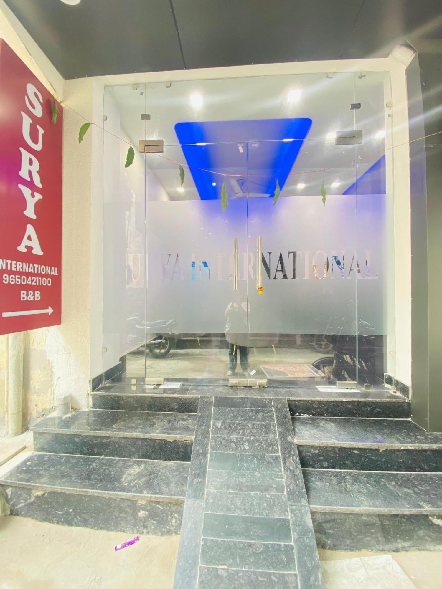 לינה וארוחת בוקר ניו דלהי Surya International מראה חיצוני תמונה
